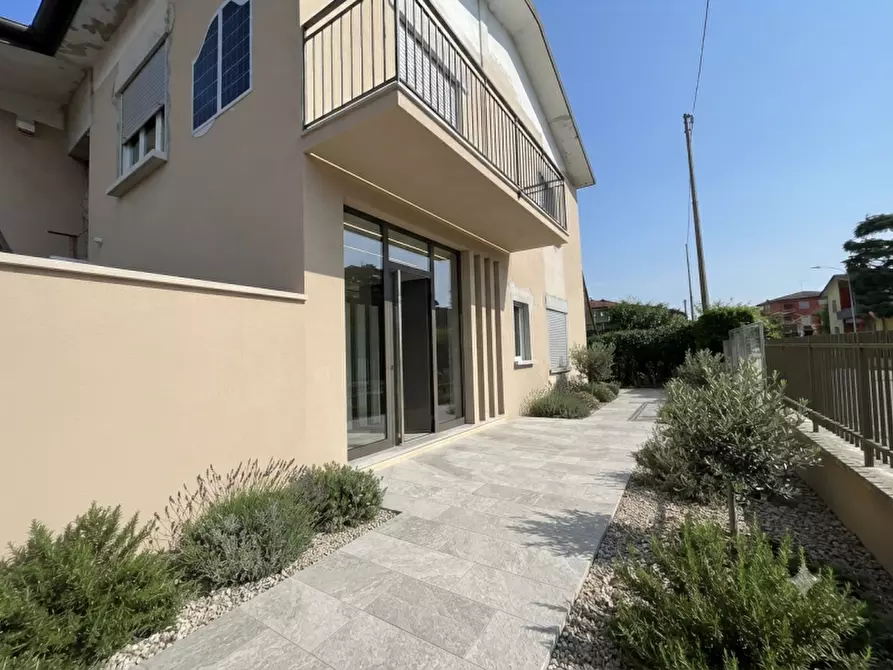 Immagine 1 di Appartamento in vendita  in Viale Roma a Torri Di Quartesolo