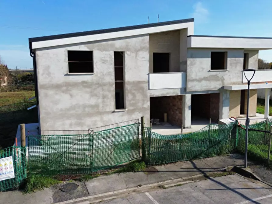 Immagine 3 di Casa bifamiliare in vendita  in Via Rossini a Brugine