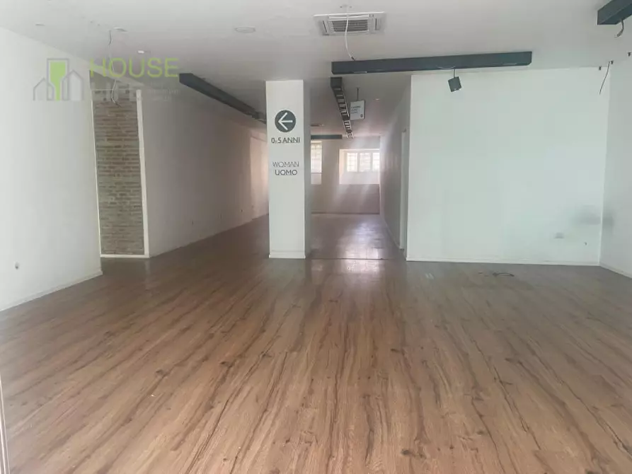 Immagine 8 di Attività commerciale in vendita  in Via Giosuè Carducci a Schio