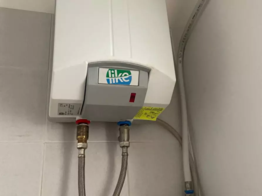 Immagine 10 di Attività commerciale in vendita  in Via Giosuè Carducci a Schio