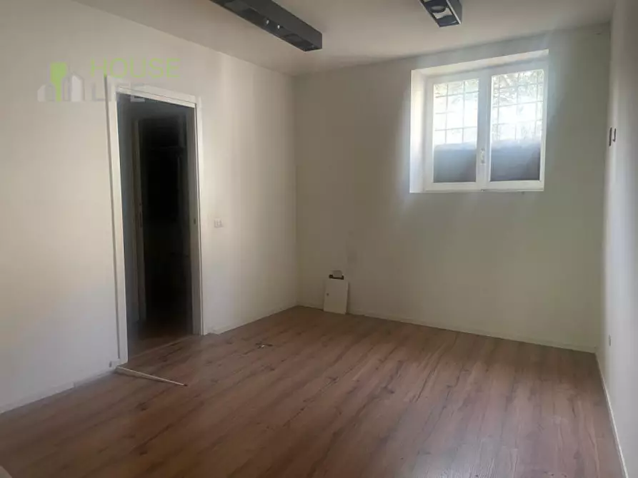 Immagine 11 di Attività commerciale in vendita  in Via Giosuè Carducci a Schio