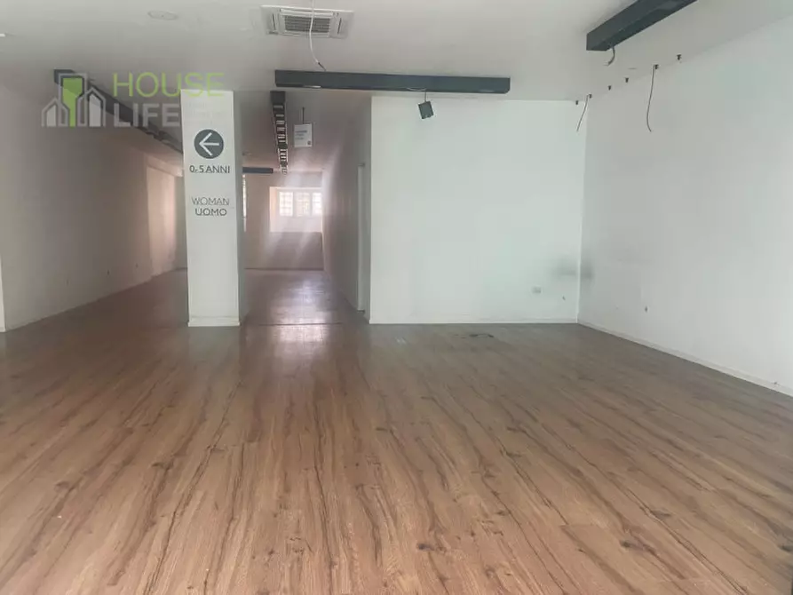 Immagine 15 di Attività commerciale in vendita  in Via Giosuè Carducci a Schio