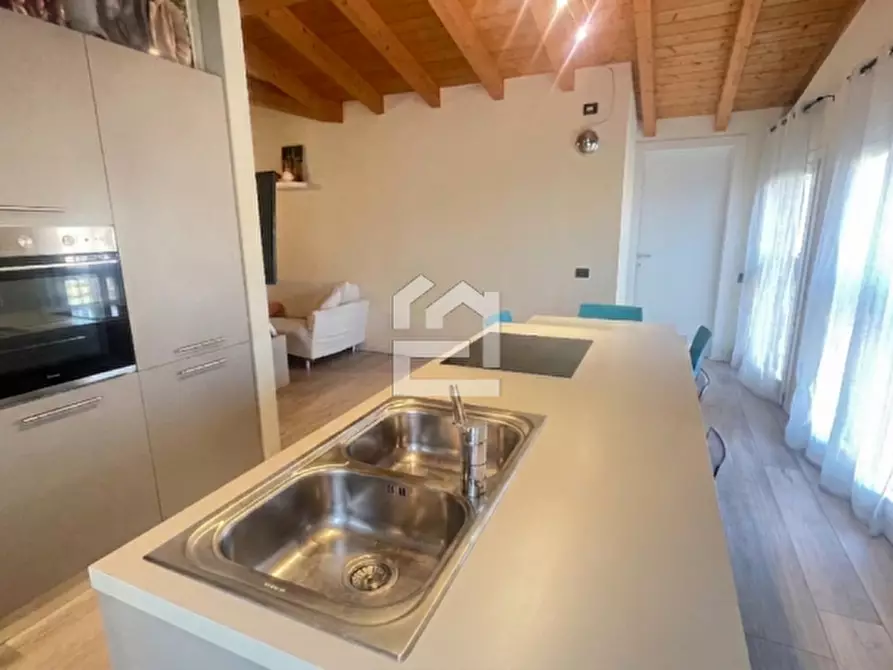 Immagine 5 di Appartamento in vendita  in via vicolo carrobbio a Manerba Del Garda