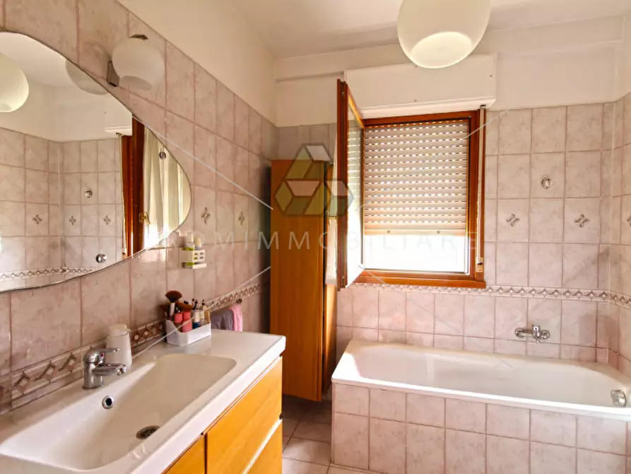Immagine 9 di Appartamento in vendita  in Via del Poggio di Acilia a Roma