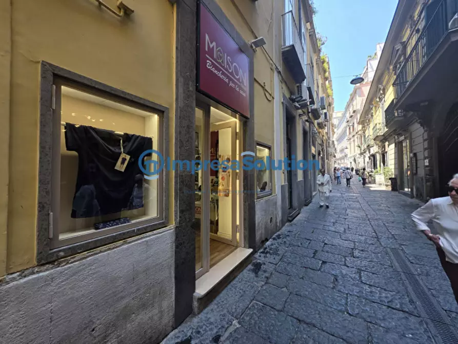 Immagine 1 di Negozio in affitto  in Via della Cavallerizza a Napoli