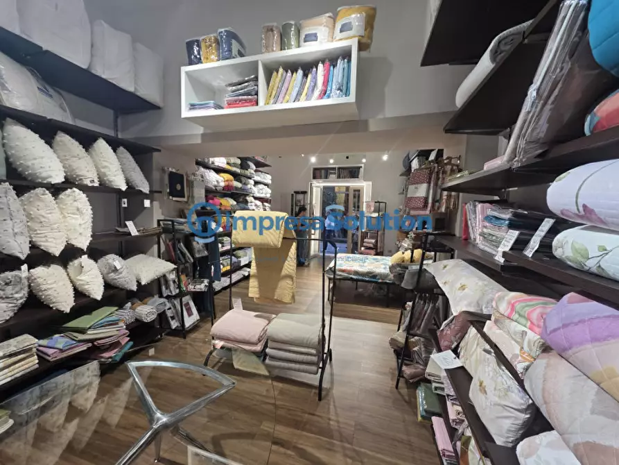 Immagine 4 di Negozio in affitto  in Via della Cavallerizza a Napoli