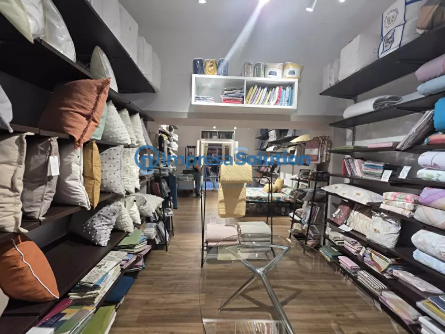 Immagine 5 di Negozio in affitto  in Via della Cavallerizza a Napoli