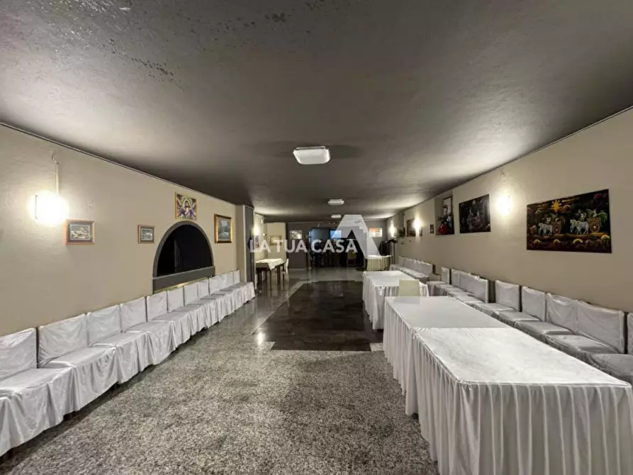 Immagine 12 di Negozio in vendita  a Villafranca Di Verona