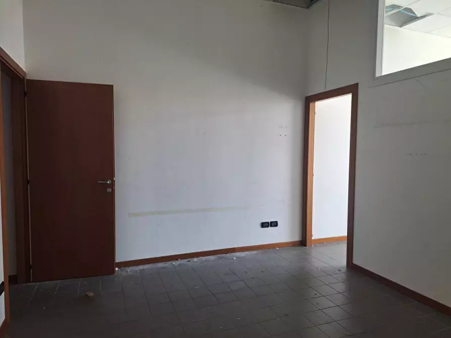 Immagine 5 di Negozio in vendita  in Via Giuseppe Mazzini, 92, 36027 Rosà VI, Italia a Rosà