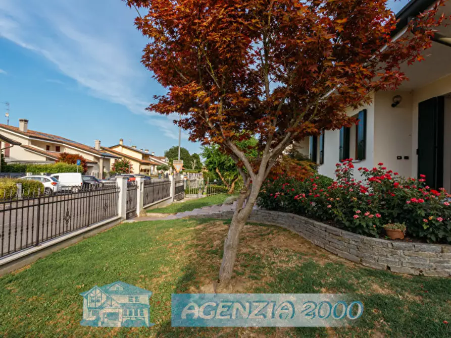 Immagine 3 di Villa in vendita  in Via Enrico Toti 11 a Bagnoli Di Sopra