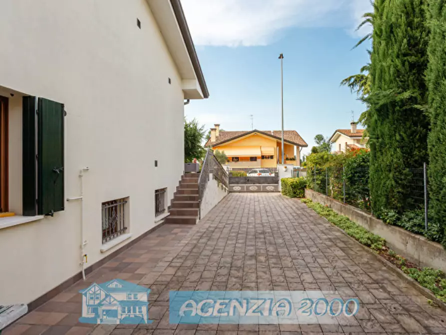 Immagine 48 di Villa in vendita  in Via Enrico Toti 11 a Bagnoli Di Sopra