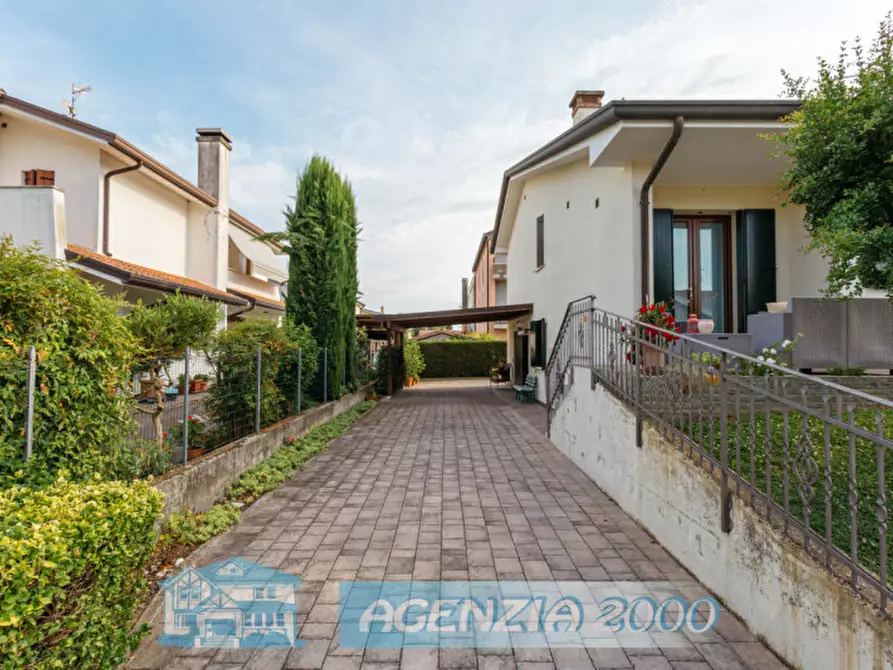 Immagine 49 di Villa in vendita  in Via Enrico Toti 11 a Bagnoli Di Sopra