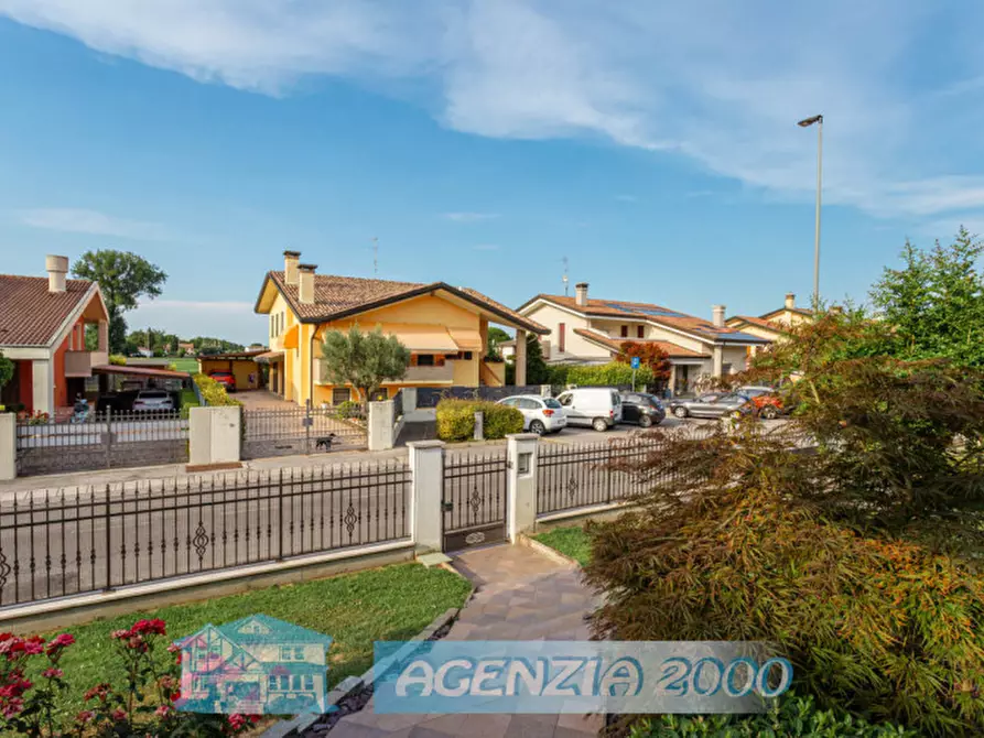 Immagine 54 di Villa in vendita  in Via Enrico Toti 11 a Bagnoli Di Sopra
