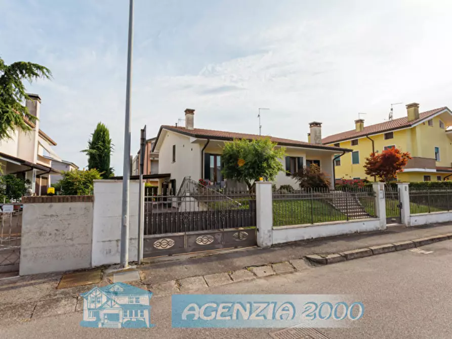 Immagine 57 di Villa in vendita  in Via Enrico Toti 11 a Bagnoli Di Sopra