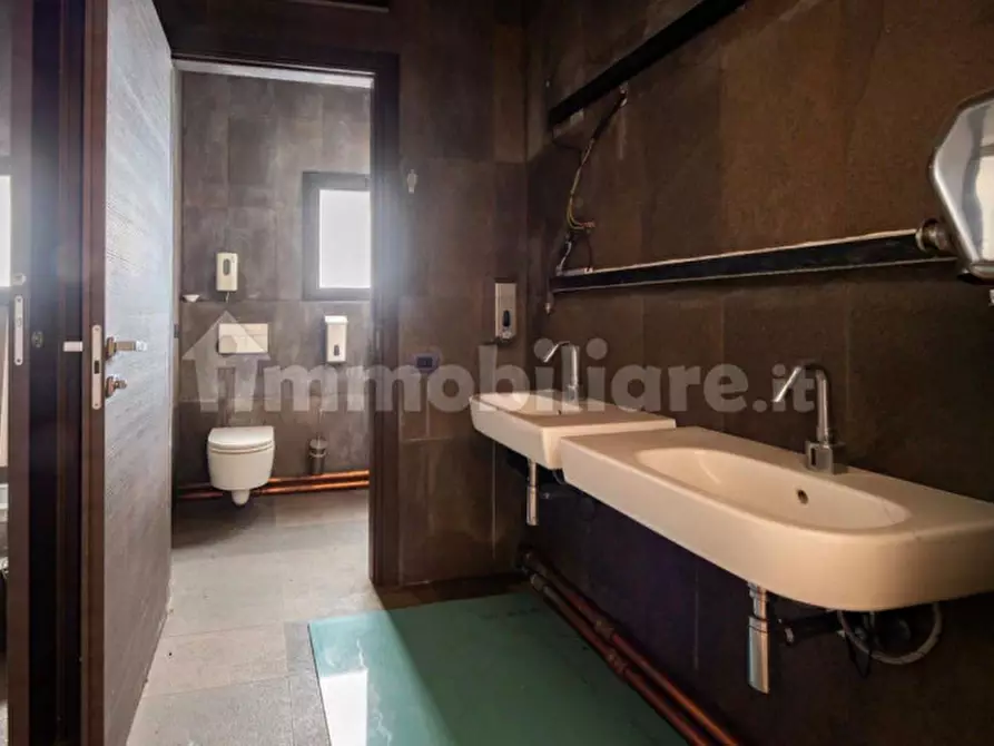 Immagine 4 di Negozio in vendita  in STRADA STATALE 33 a Isola Rizza