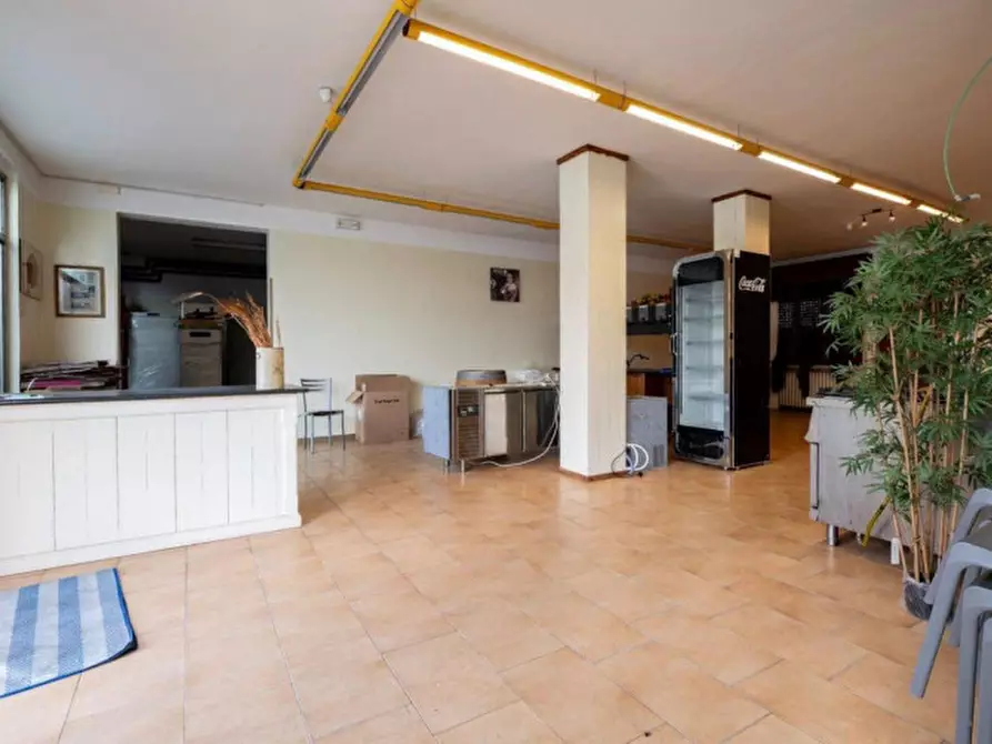 Immagine 6 di Negozio in vendita  in STRADA STATALE 33 a Isola Rizza