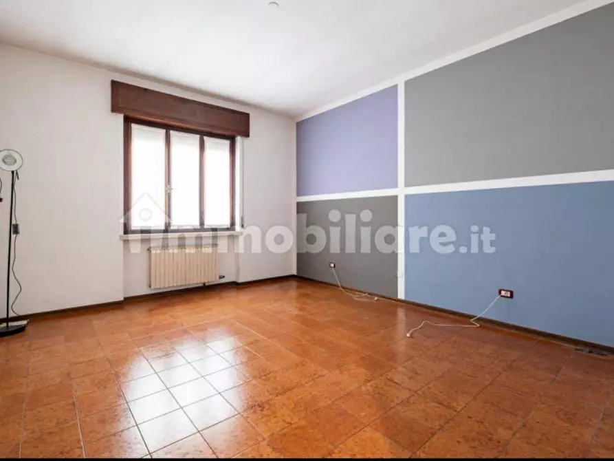 Immagine 14 di Negozio in vendita  in STRADA STATALE 33 a Isola Rizza