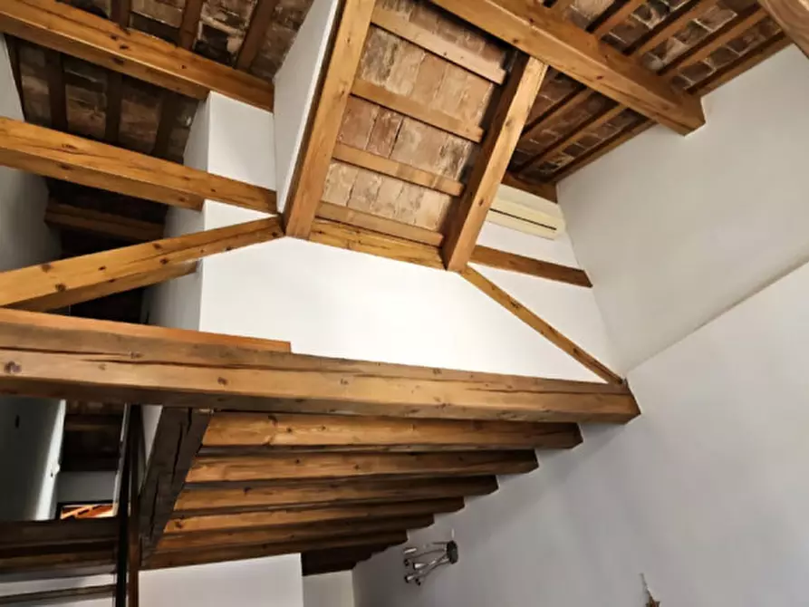 Immagine 17 di Appartamento in vendita  in Contra' della Catena a Vicenza