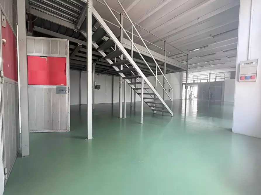 Immagine 1 di Capannone industriale in vendita  in Viale Battaglione Framarin a Vicenza