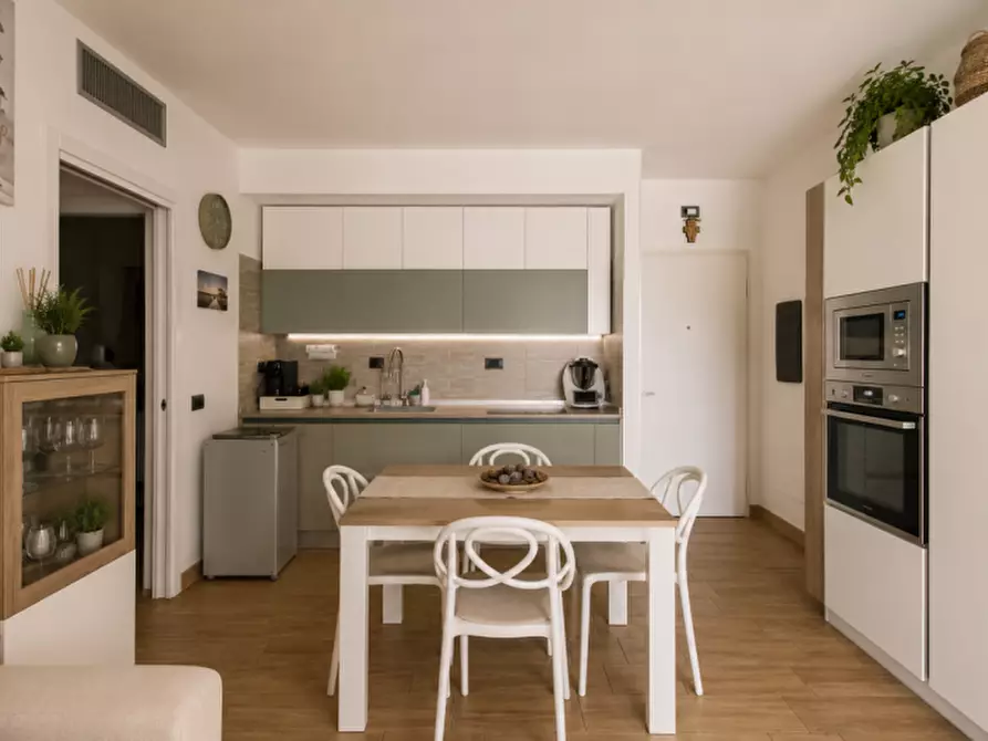 Immagine 4 di Appartamento in vendita  in Via Montegallo a Roma