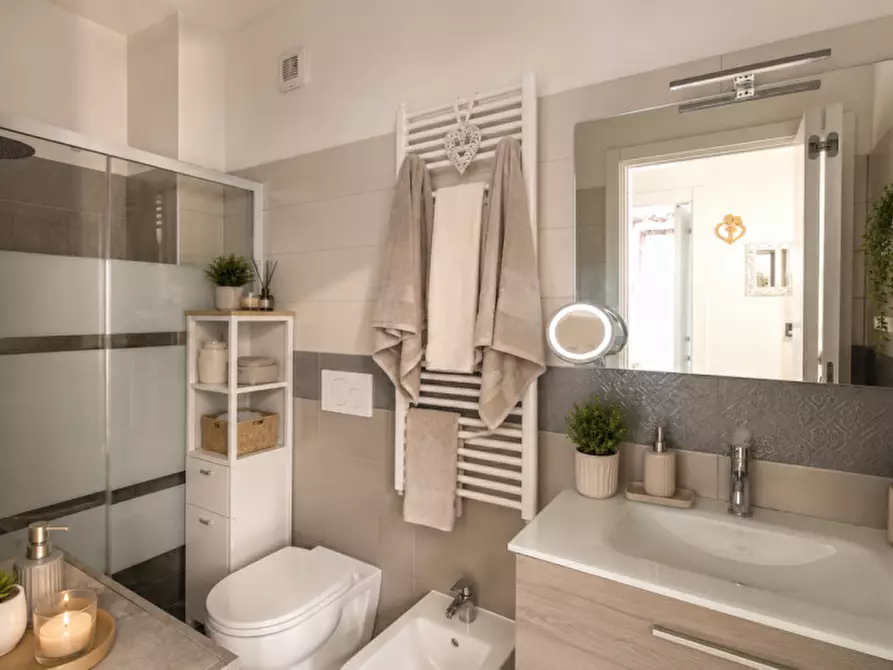Immagine 15 di Appartamento in vendita  in Via Montegallo a Roma