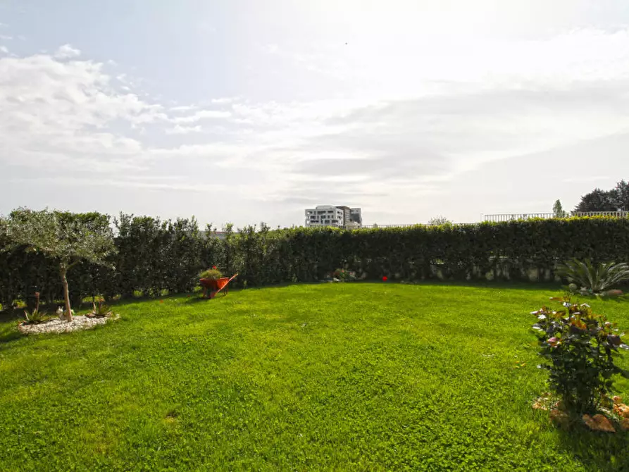 Immagine 24 di Appartamento in vendita  in Via Montegallo a Roma