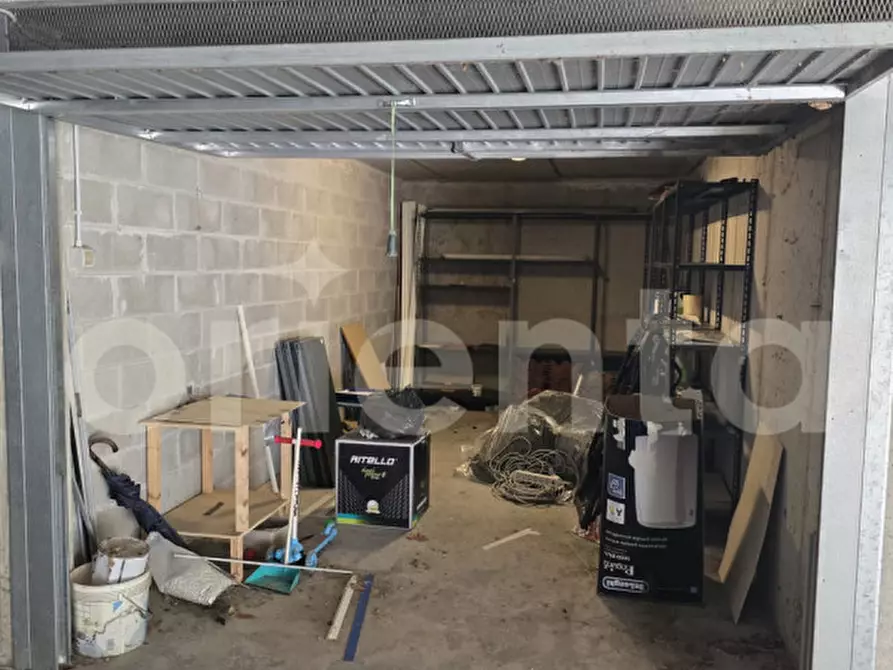 Immagine 2 di Garage in vendita  in VIA PAPA GIOVANNI XXIII a Puegnago Sul Garda