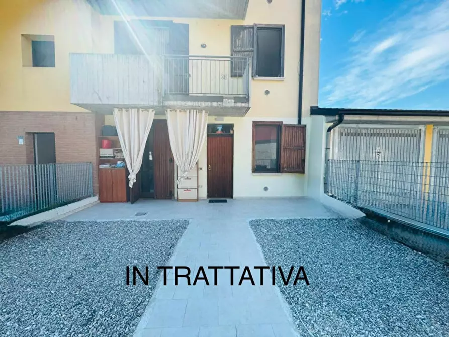 Immagine 1 di Appartamento in vendita  in via. Kennedy n.97 a Calvisano