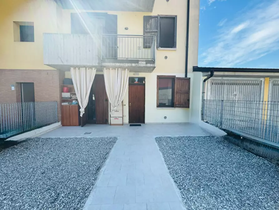 Immagine 2 di Appartamento in vendita  in via. Kennedy n.97 a Calvisano