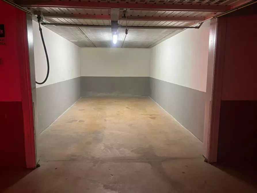 Immagine 1 di Garage in vendita  in Malcesine a Malcesine