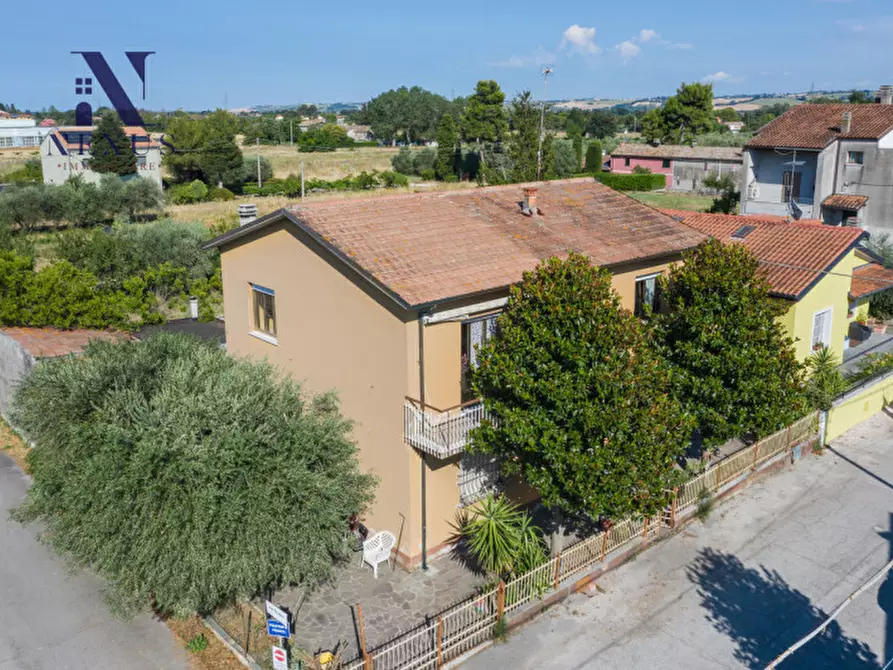 Immagine 1 di Casa indipendente in vendita  in via Tevere a Fano
