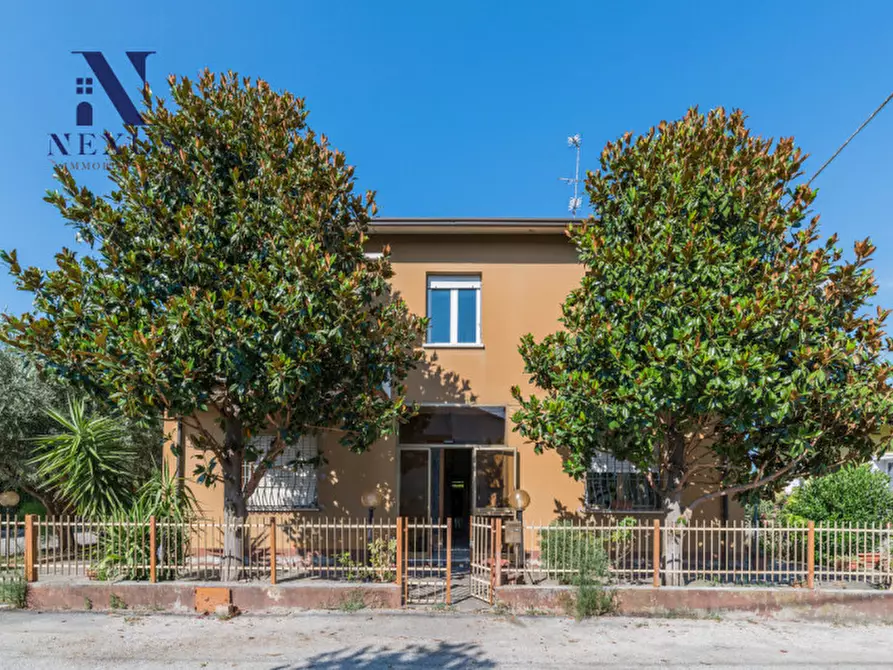 Immagine 2 di Casa indipendente in vendita  in via Tevere a Fano