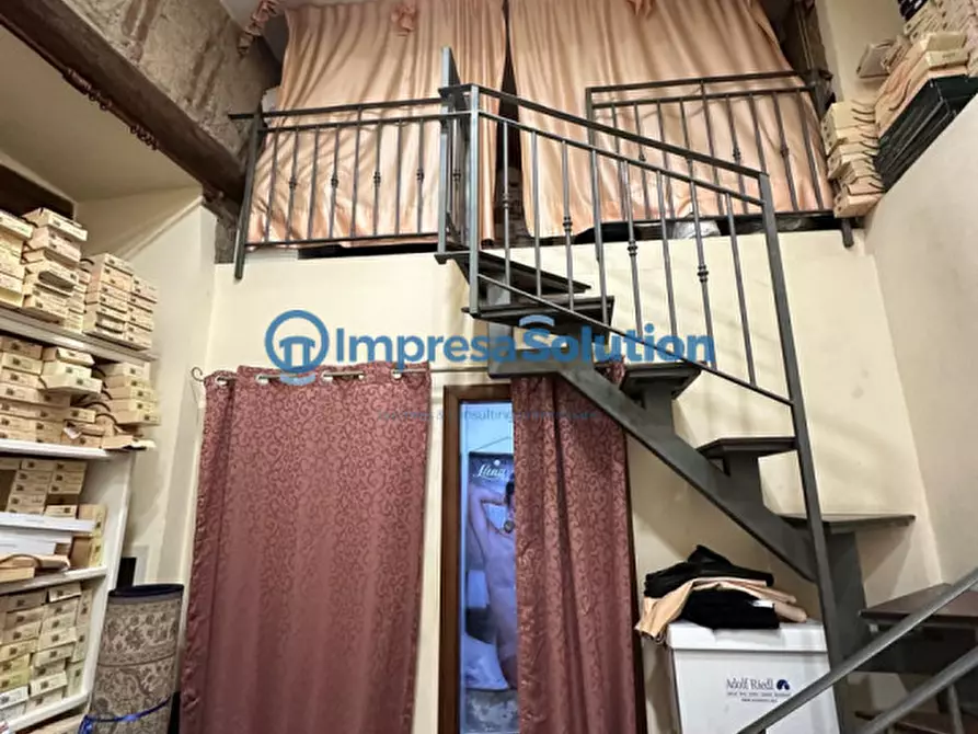 Immagine 8 di Negozio in affitto  in Corso Giuseppe Garibaldi a Napoli