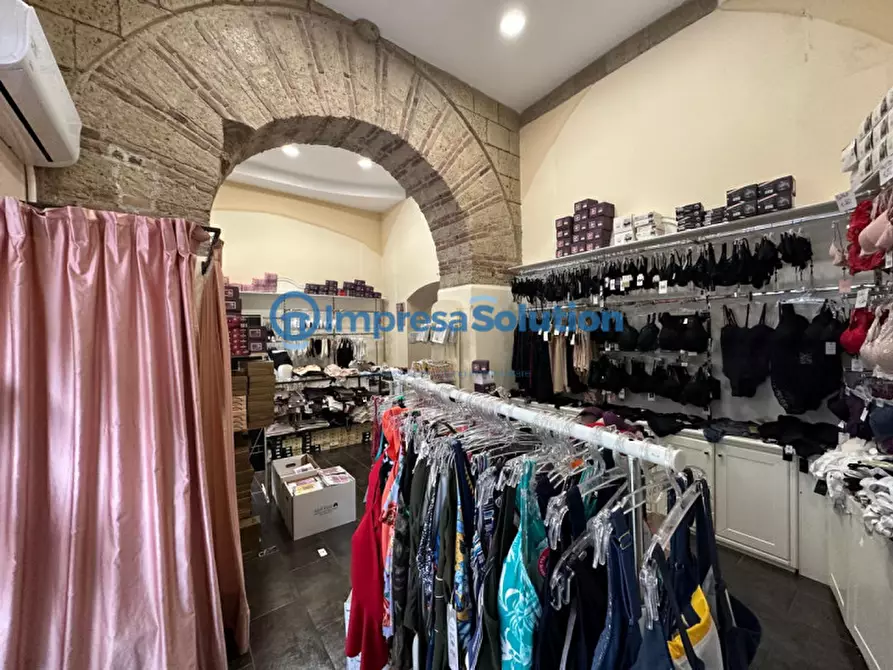 Immagine 9 di Negozio in affitto  in Corso Giuseppe Garibaldi a Napoli