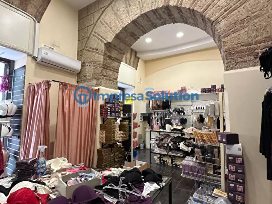 Immagine 11 di Negozio in affitto  in Corso Giuseppe Garibaldi a Napoli
