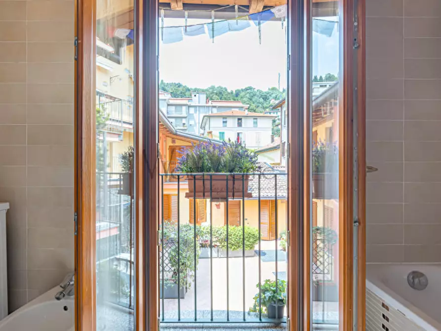 Immagine 28 di Appartamento in vendita  a Albavilla