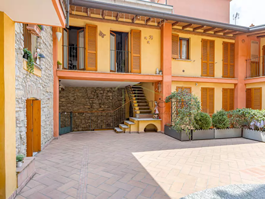 Immagine 30 di Appartamento in vendita  a Albavilla