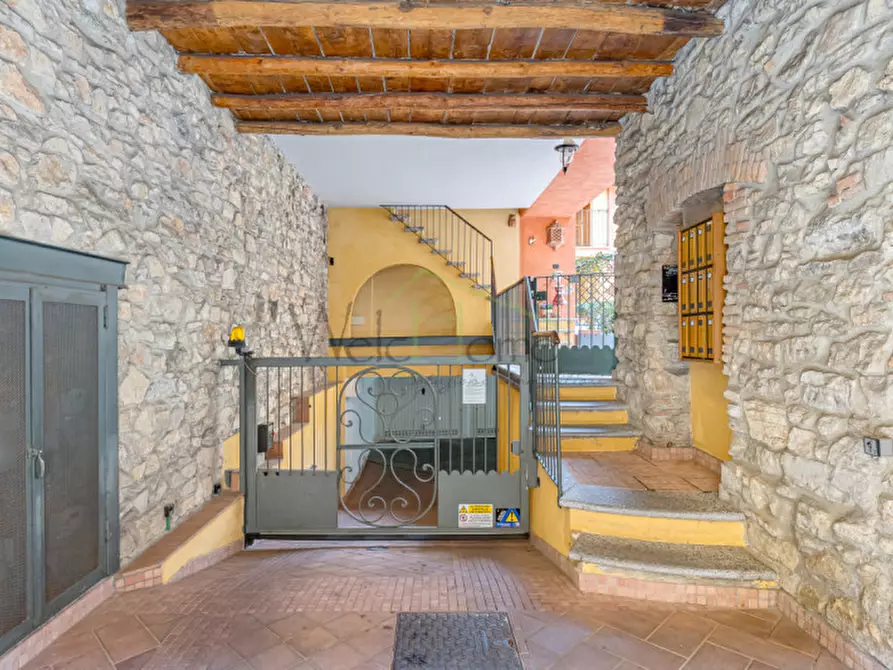 Immagine 34 di Appartamento in vendita  a Albavilla