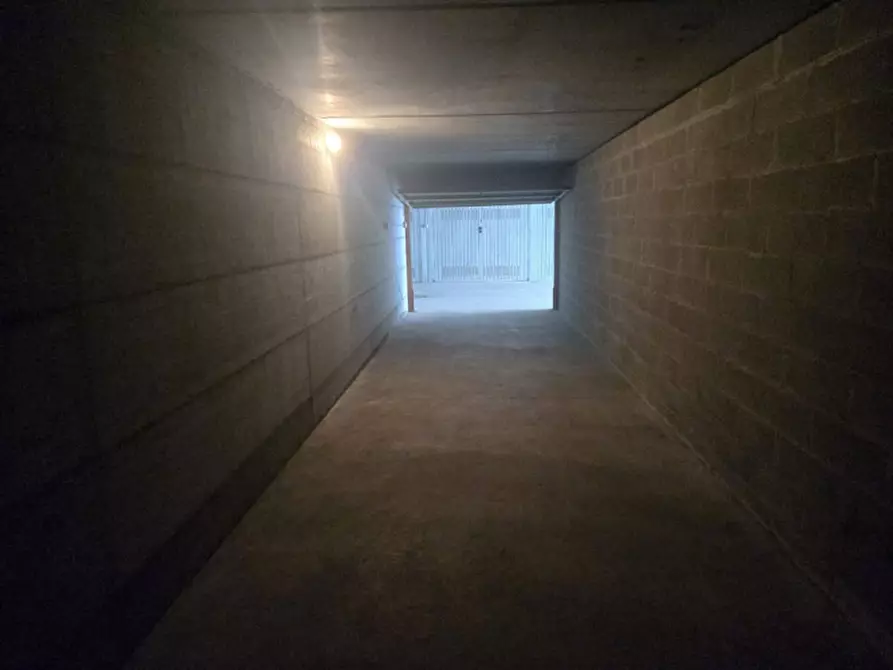 Immagine 5 di Garage in vendita  in Piazza Grazia Deledda a Parma