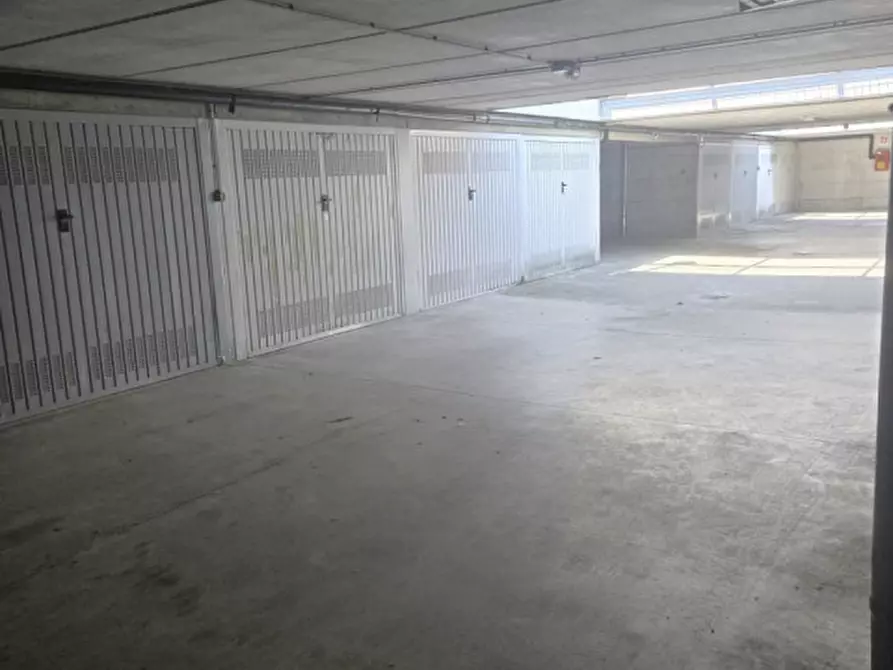 Immagine 6 di Garage in vendita  in Piazza Grazia Deledda a Parma