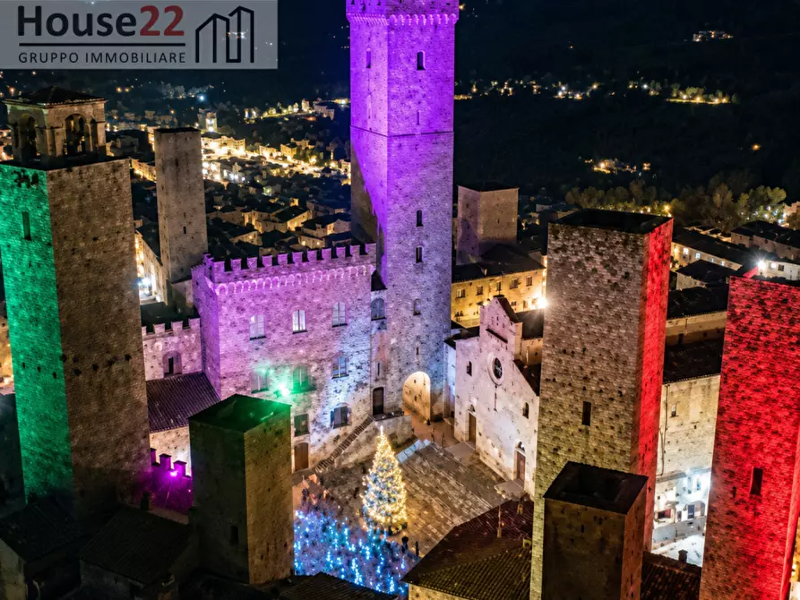 Immagine 15 di Palazzo in vendita  in via Berignano 20 a San Gimignano