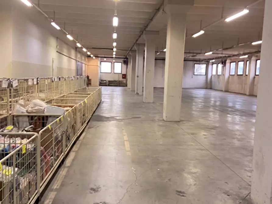Immagine 1 di Capannone industriale in affitto  in Via Andrea Bafile a Jesolo