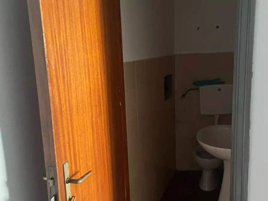 Immagine 6 di Negozio in vendita  in via grumentina 18 a Marsicovetere