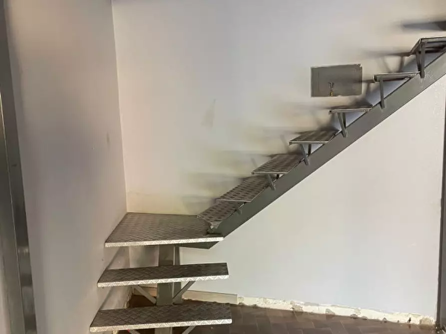 Immagine 7 di Negozio in vendita  in via grumentina 18 a Marsicovetere
