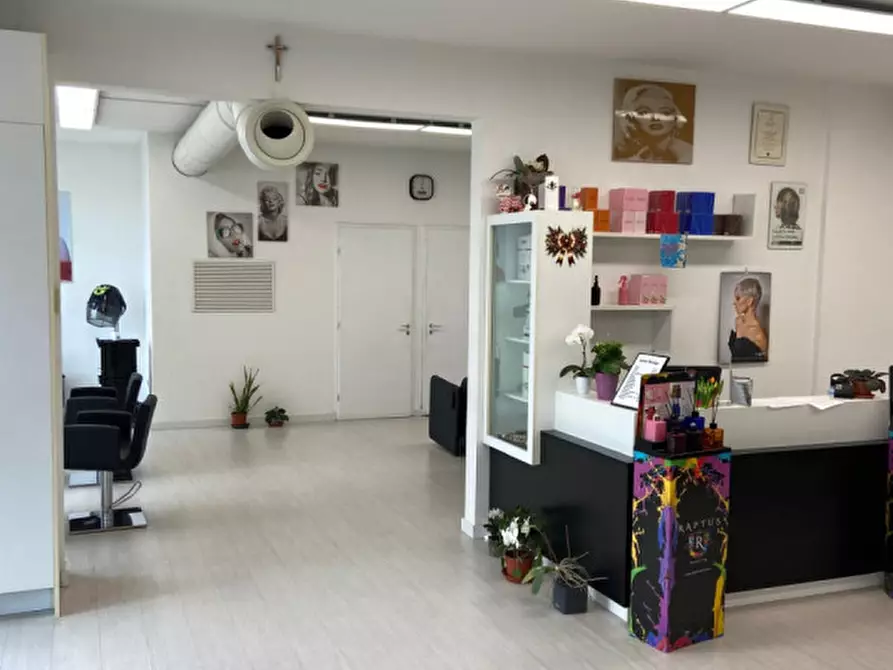 Immagine 4 di Negozio in vendita  in Via Guido Reni a Padova