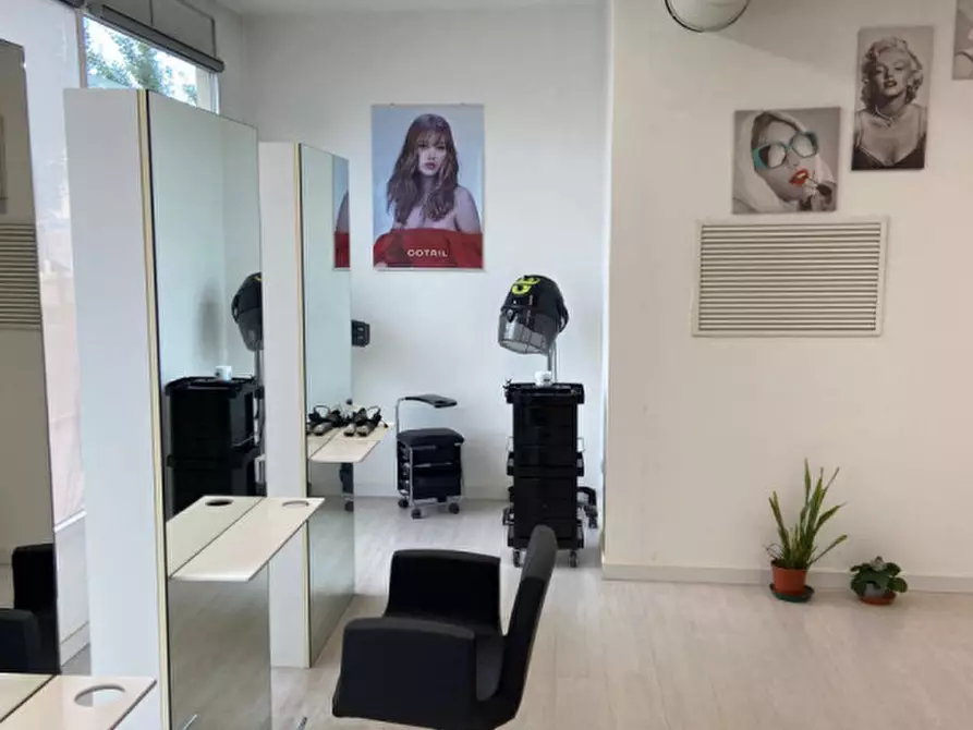 Immagine 5 di Negozio in vendita  in Via Guido Reni a Padova