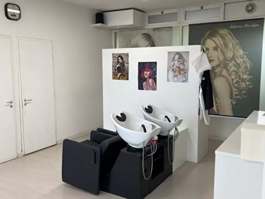 Immagine 7 di Negozio in vendita  in Via Guido Reni a Padova
