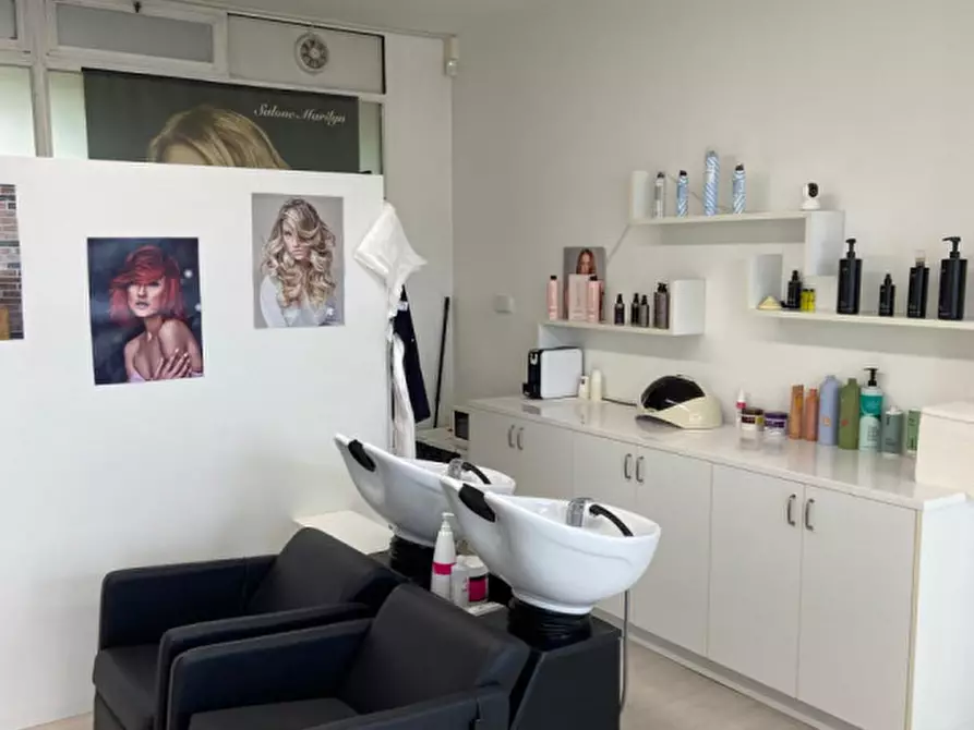 Immagine 8 di Negozio in vendita  in Via Guido Reni a Padova