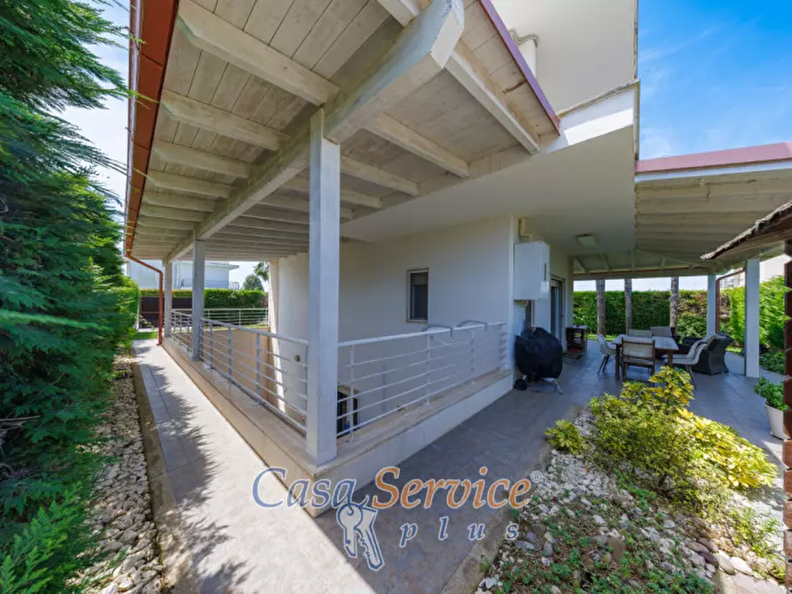 Immagine 40 di Villa in vendita  in Via Charles Le Corbusier a Lecce