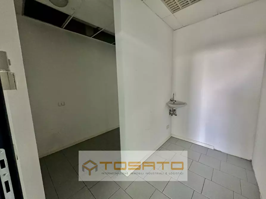 Immagine 19 di Ufficio in affitto  a Zevio